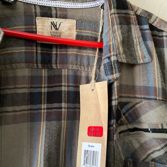 Men’s Casual Shirt - Picture 2 of 2
